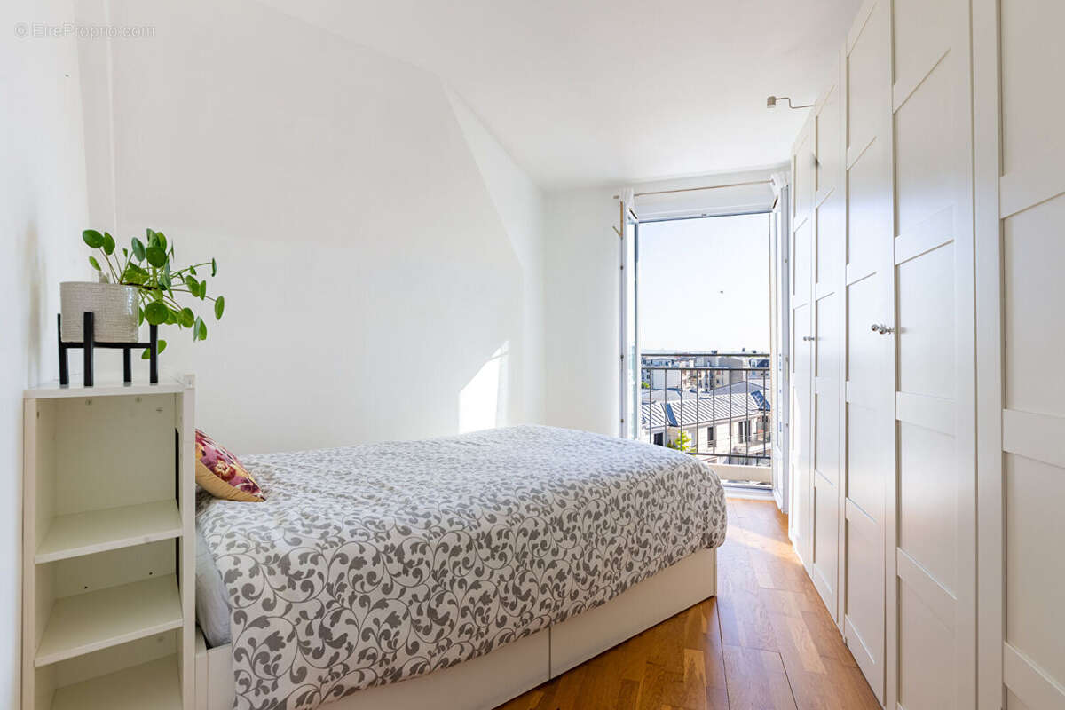 Appartement à COURBEVOIE