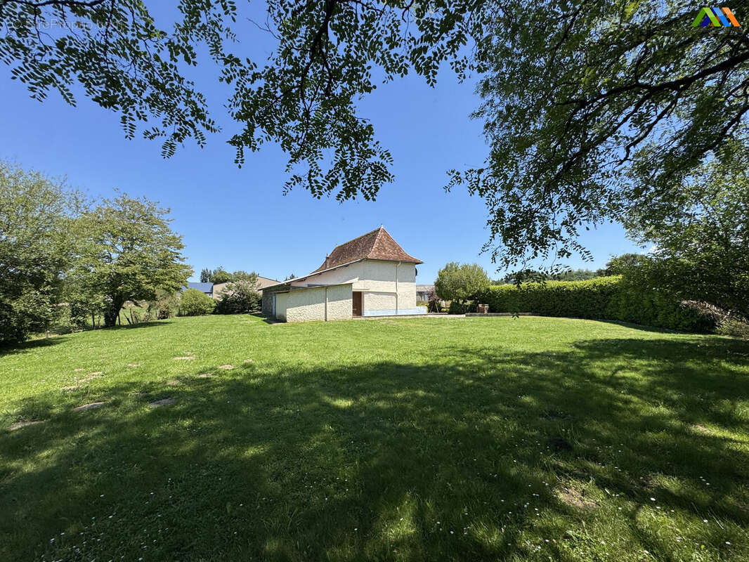 Maison 138 m² à Sauveterre-De-Bearn  - photo 2