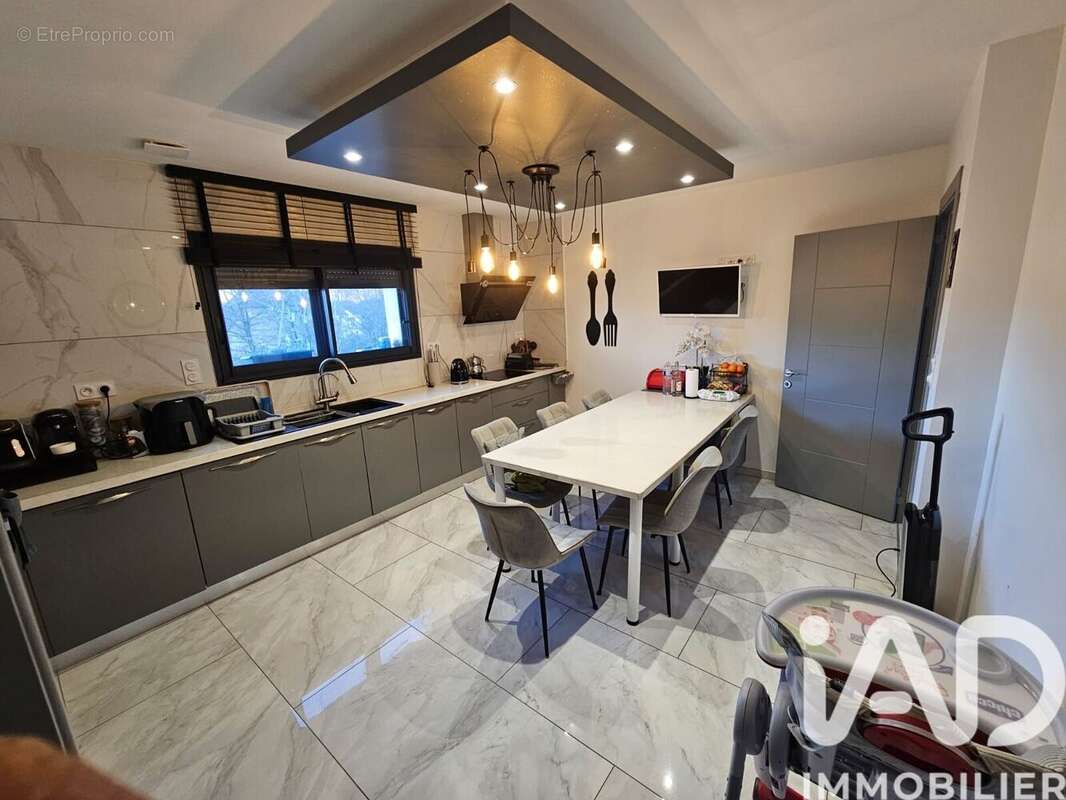 Maison 180 m² à Macornay  - photo 7