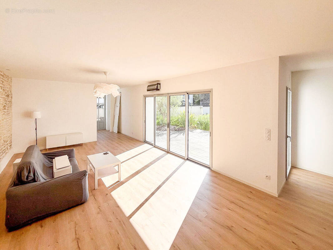 Maison à SAINTE-SOULLE