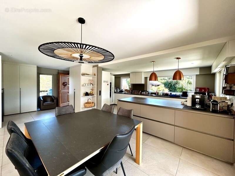 Maison à CONTAMINE-SUR-ARVE