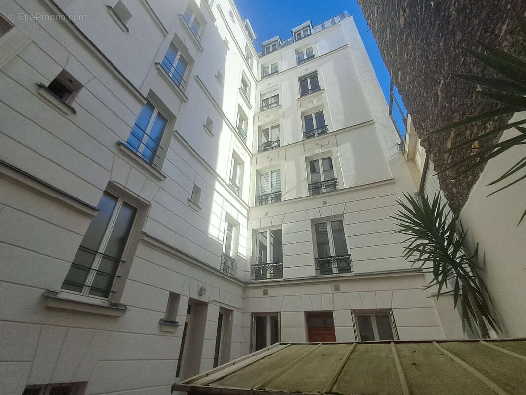Appartement à PARIS-14E