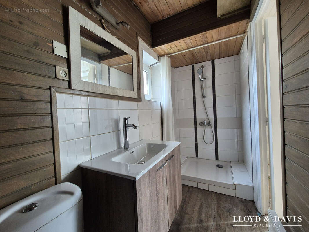 ARES T2 Salle d'eau - Appartement à ARES