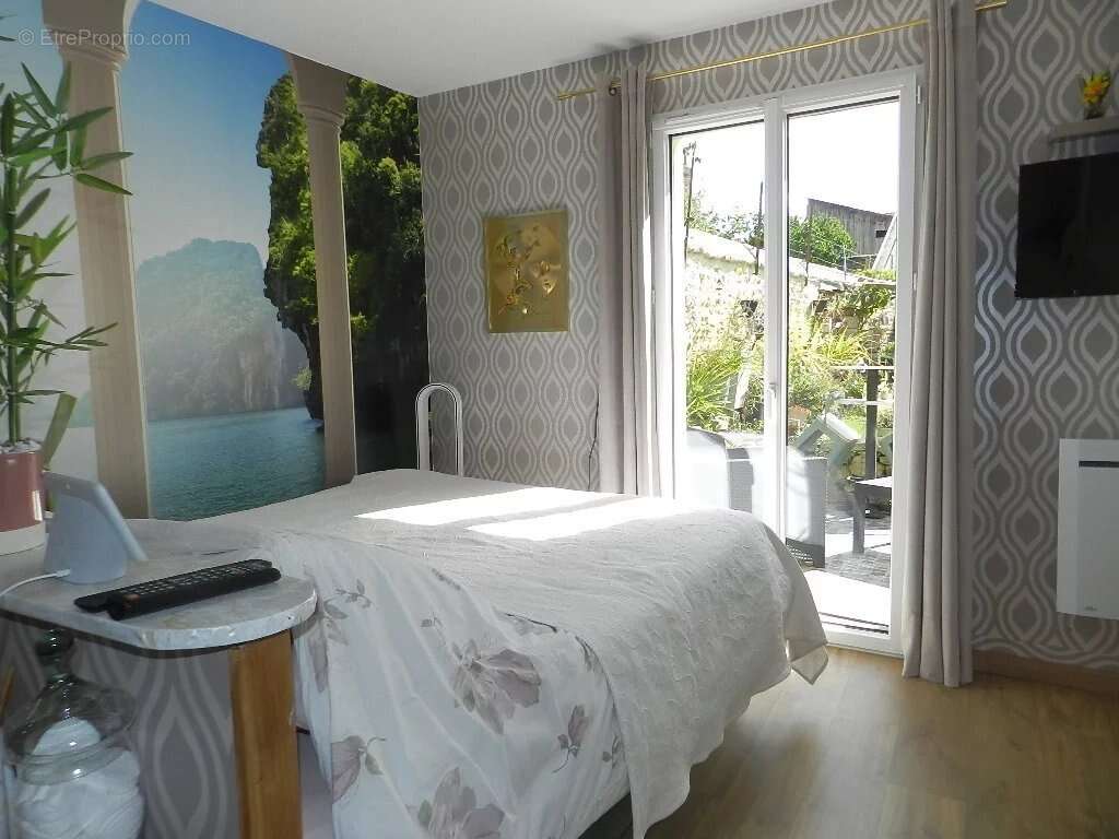 Centre ville, maison entierement restauree avec garage, jardin et jacuzzi. - photo 14