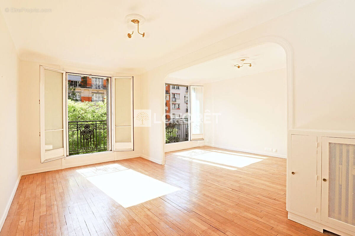 Appartement à PARIS-16E