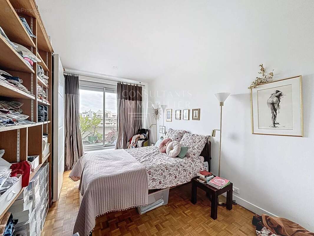 Appartement à PARIS-16E