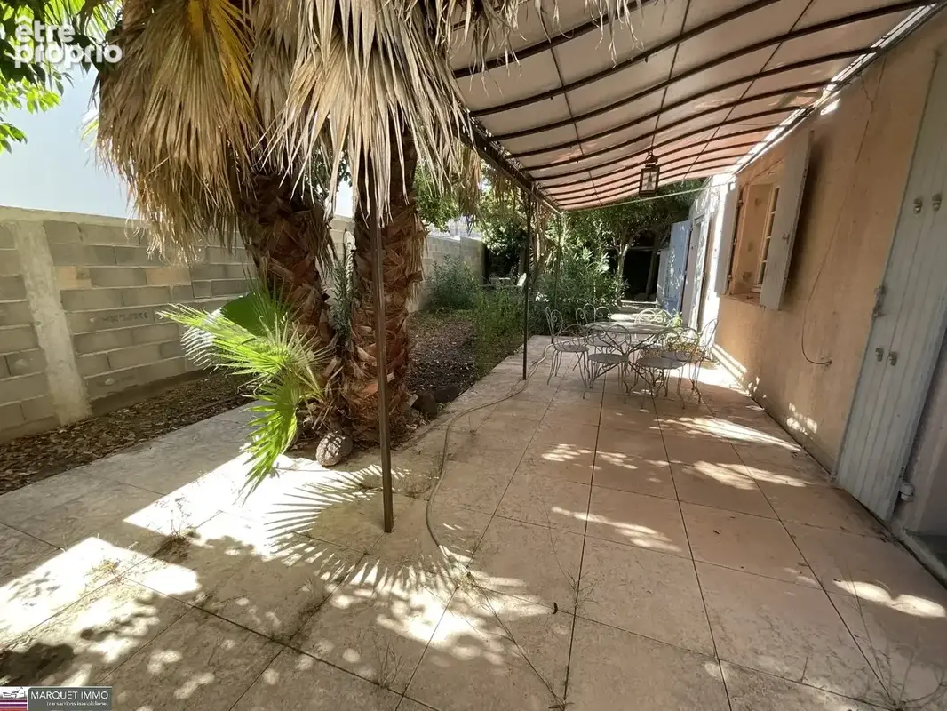 Cadre verdoyant et calme pour cette maison traditionnelle T6 de 141 m², en 3 faces, sur un terrain clos, arboré, piscinable et i - photo 21