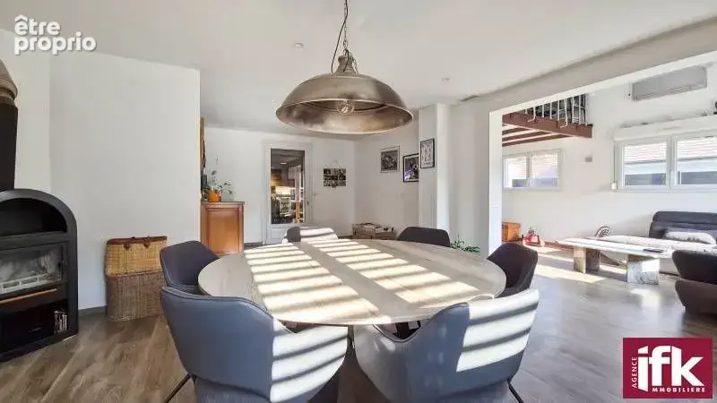 Maison plain-pied de 205 m² sur 13,52 ares avec piscine et double garage – DPE B - photo 8