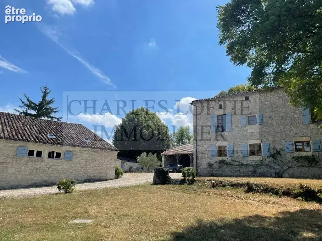  Bel ensemble avec 3 bâtiments rénovés, hangar, piscine et vues dominantes - photo 3