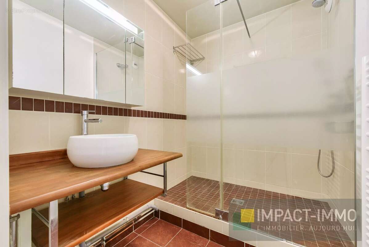 Appartement à COURBEVOIE