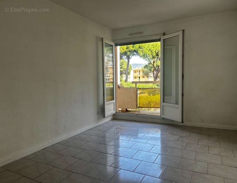 Appartement à BORMES-LES-MIMOSAS