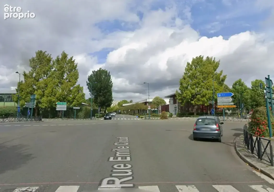 Parking à SERRIS