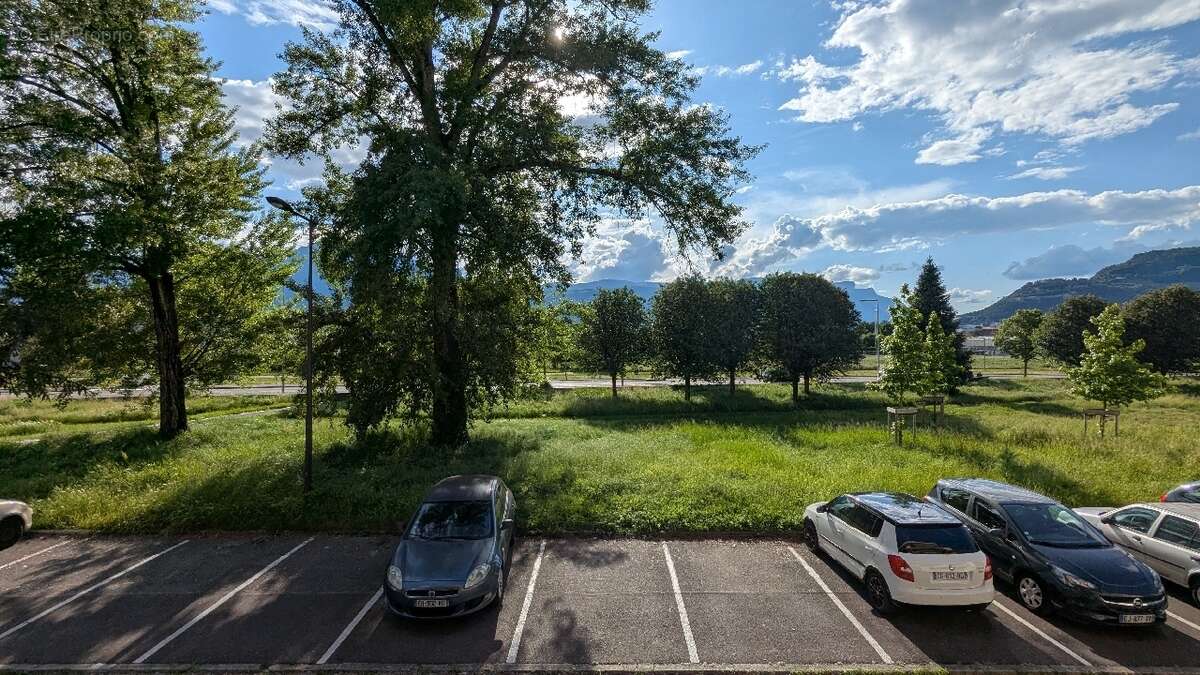 Appartement à SAINT-MARTIN-D'HERES