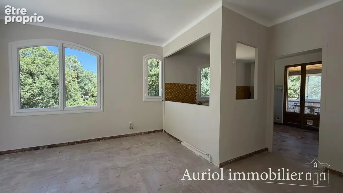 AURIOL - Maison avec dépendances sur terrain de 4200 m² - photo 10