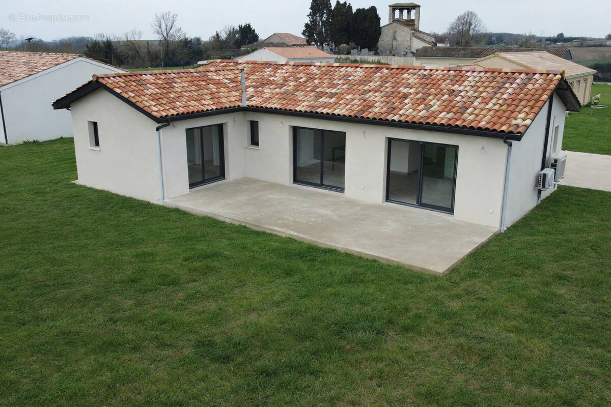 Maison à SAINT-ROMAIN-LE-NOBLE