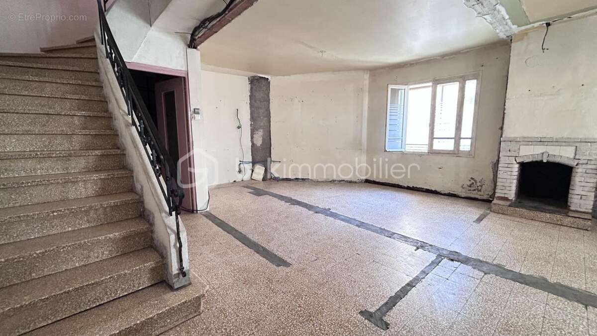 Maison à PEZILLA-LA-RIVIERE