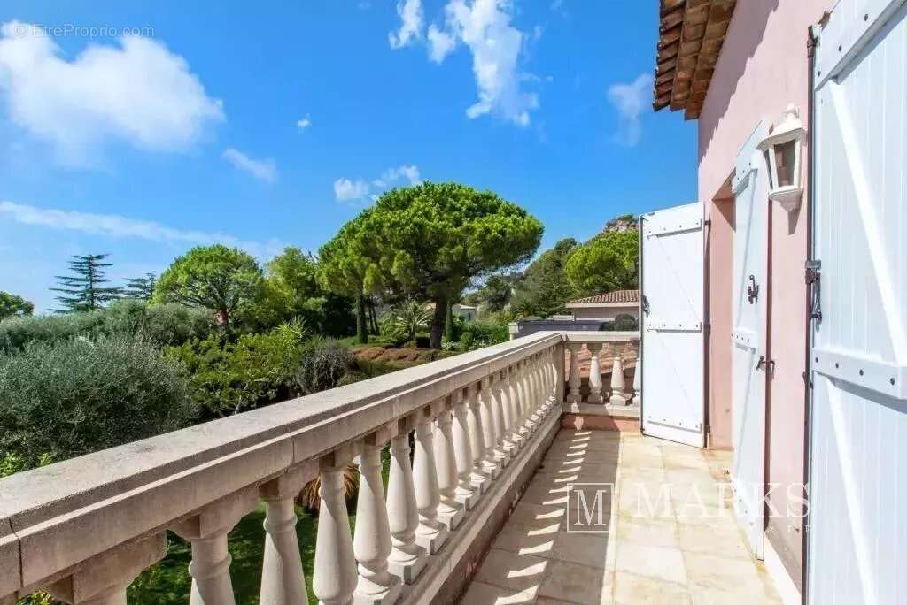 Villa de style néo provençal avec terrain plat et piscine - photo 21