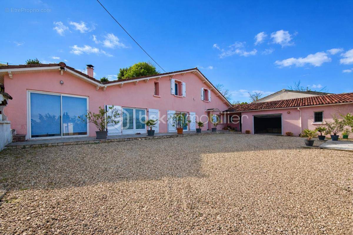 Maison à COUTRAS