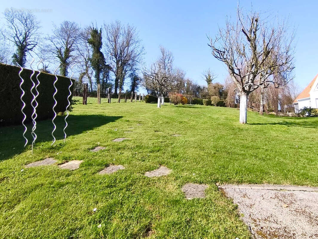 Maison à AIX-EN-ISSART
