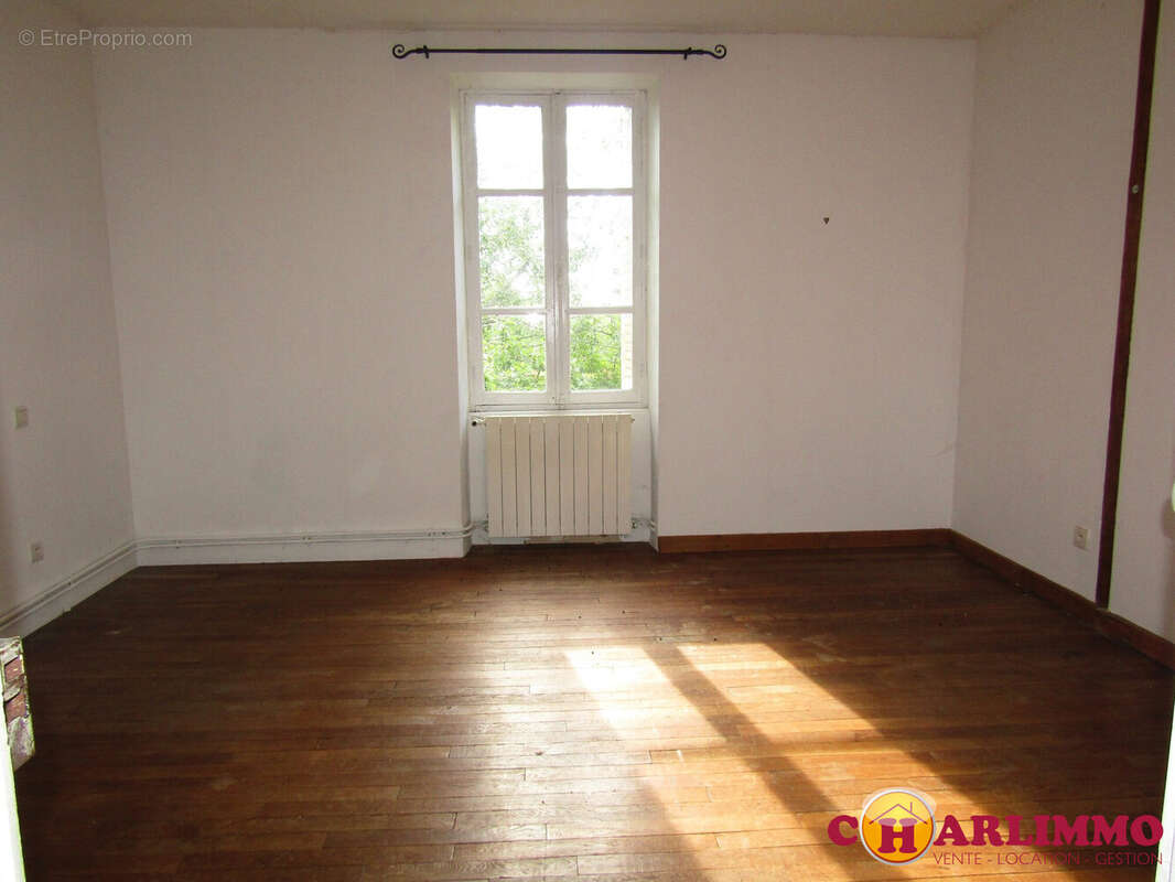 Maison à PEYRAT-DE-BELLAC