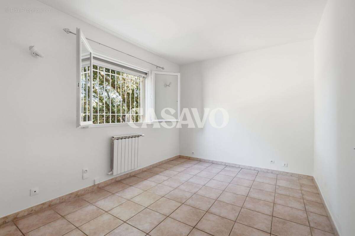 Vente Maison 8 pièces de 236m² - 13760 Saint-Cannat - photo 10