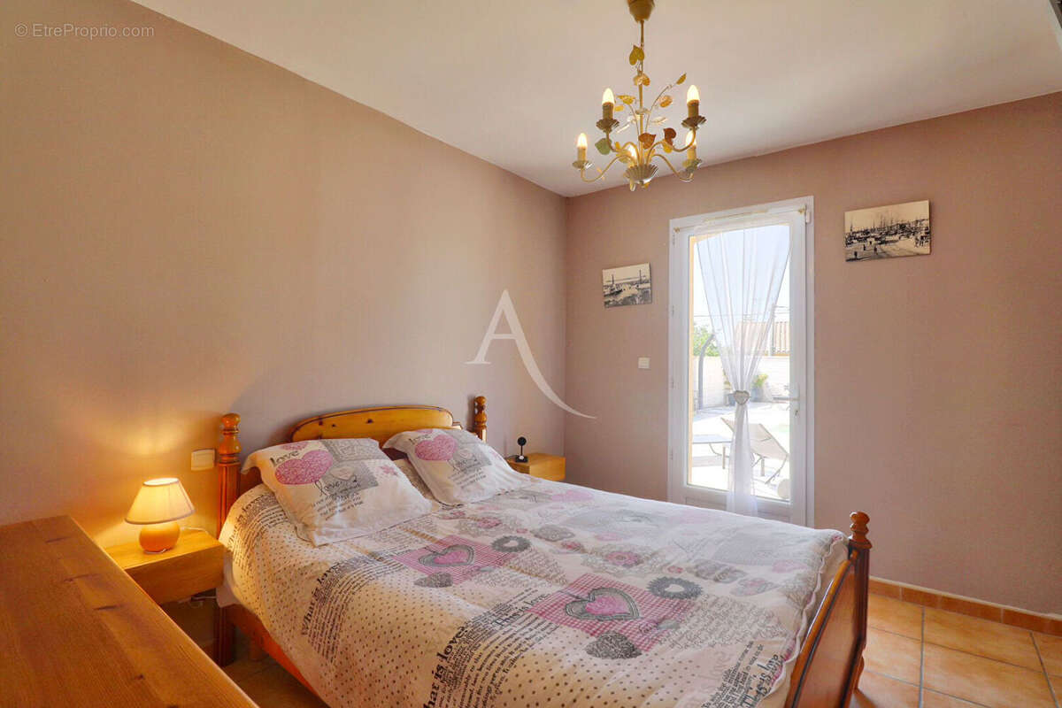 Superbe villa de plain-pied, au calme, piscine ,proche commodités - photo 8