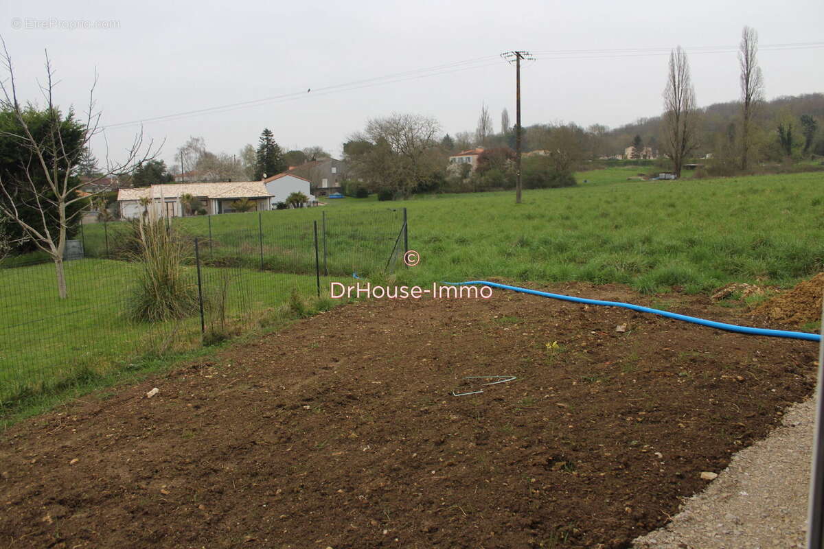 Maison à CHAMPNIERS