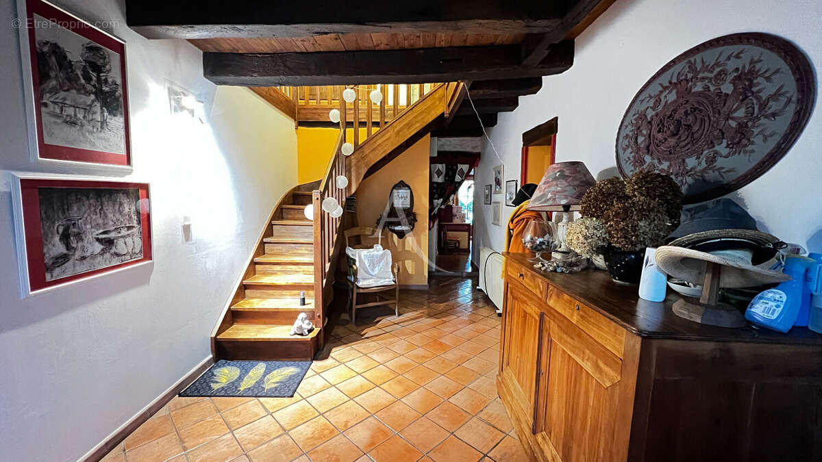 Maison Le Gua 9 pièces 6 chambres dépendance - photo 6