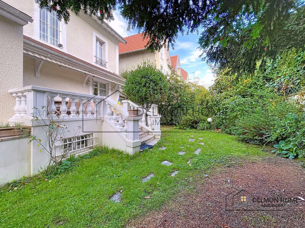 Maison à COURBEVOIE