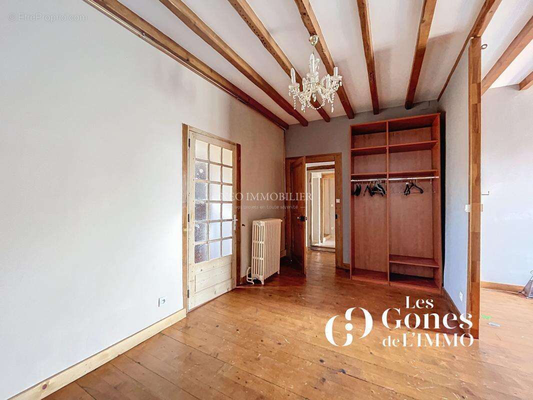 Maison à GREZIEU-LA-VARENNE