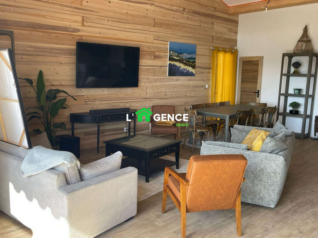 Maison à SAINTE-CROIX-DU-VERDON