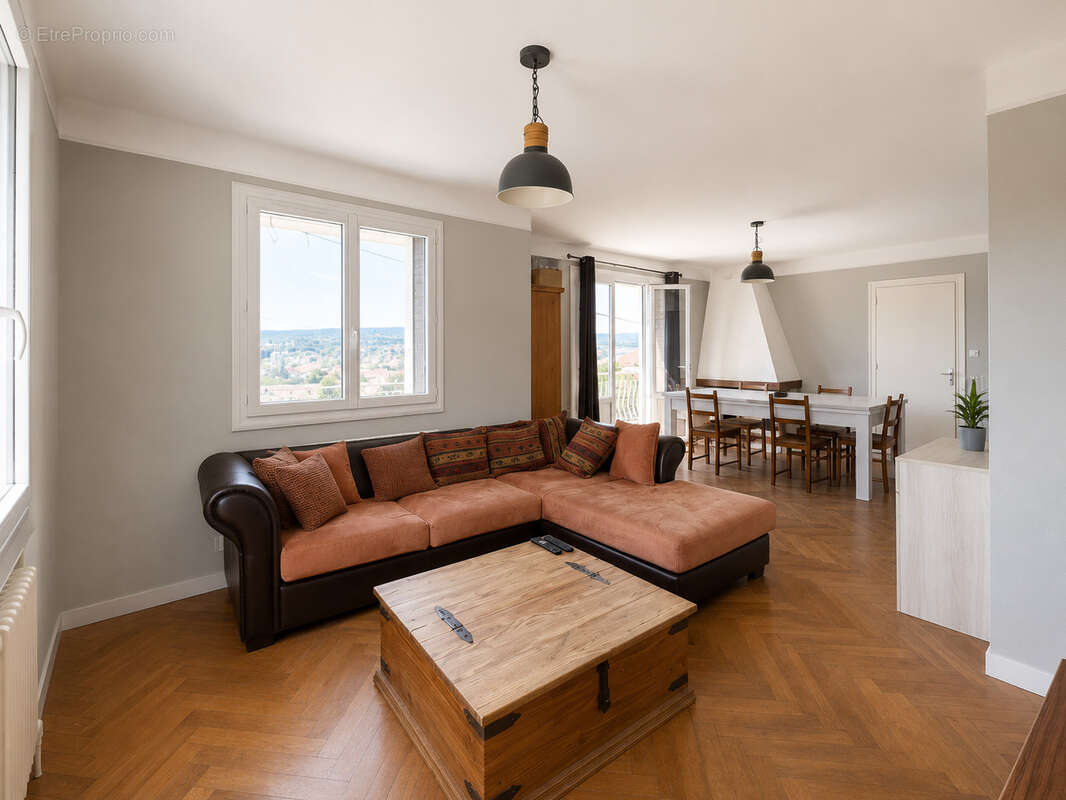 Oyonnax · Maison ~200 m2 · 3 niveaux · terrain 667 m2 · vue montagne · - photo 4