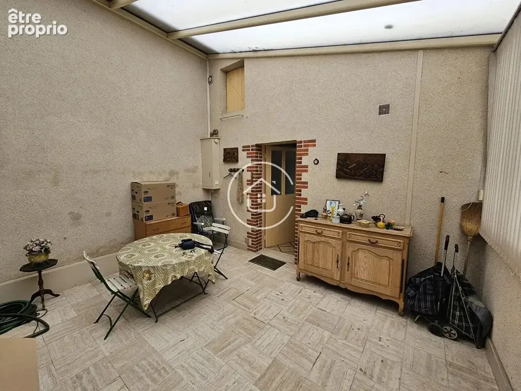 Maison de ville avec garage, jardin et beau potentiel - photo 5