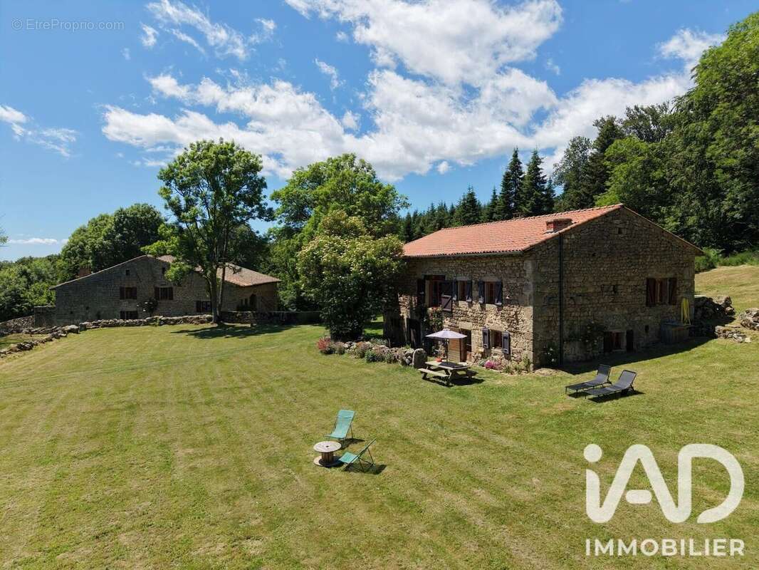 Photo 2 - Maison à SAINT-BONNET-LE-CHATEAU