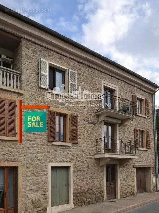 Appartement à SAINT-FORGEUX
