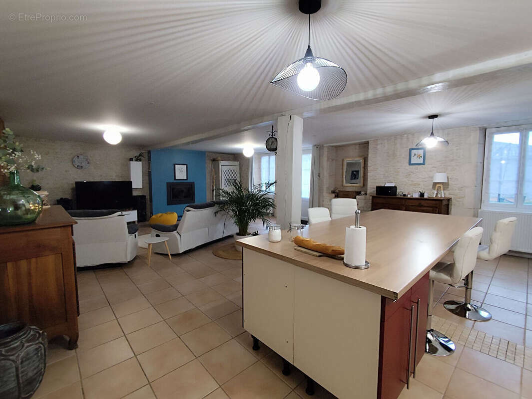 Maison à SAINT-LAURENT-DE-CERIS