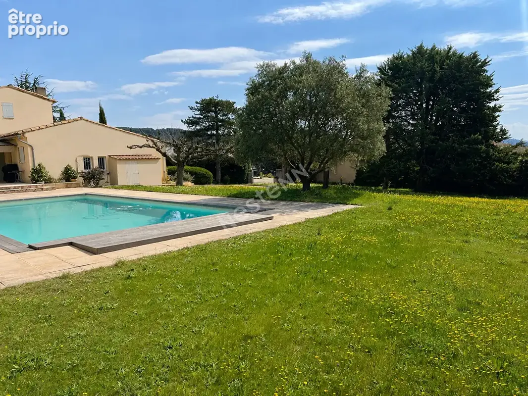 Lourmarin - Maison  5 pièce(s), 180m2, 4 belles chambres, garage-,piscine - photo 2