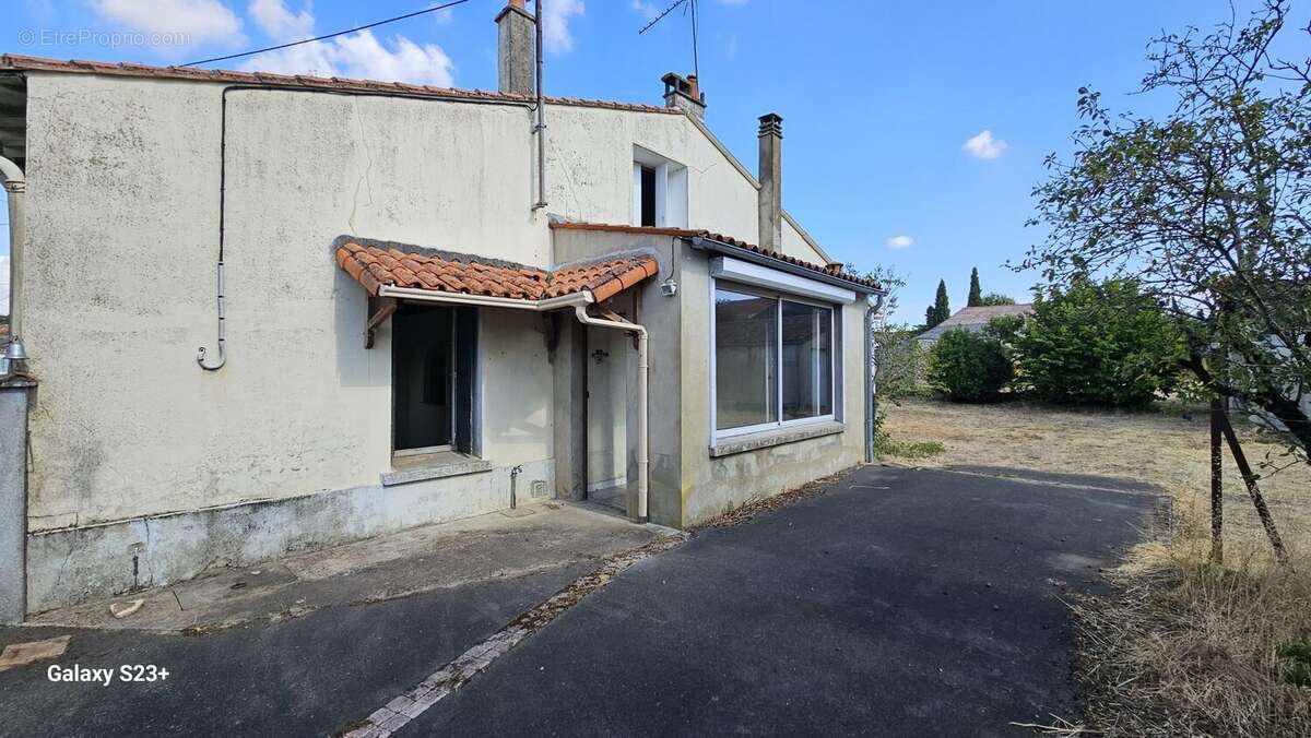 Maison 83 m² à Beauvoir-Sur-Niort  - photo 2