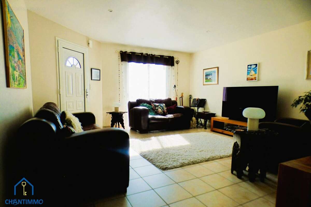 Maison à BAZOGES-EN-PAREDS