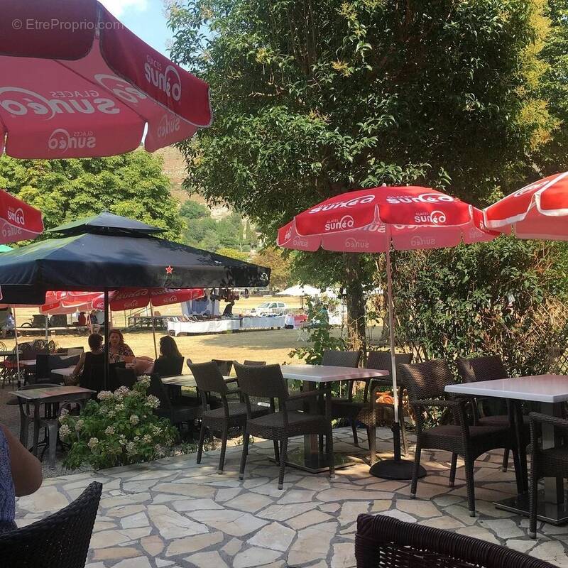 Commerce à SAINT-VALLIER-DE-THIEY