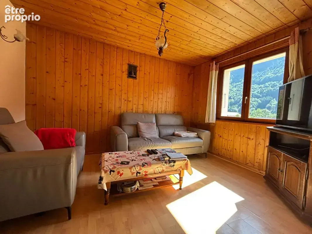BELLEVAUX Maison T6 120 m² , 1180m² de terrain , secteur calme (74470) - photo 3