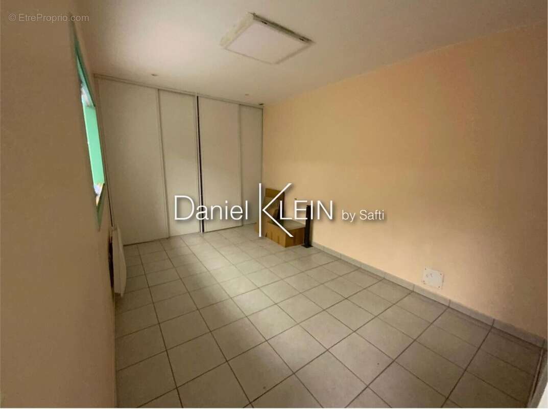 Photo 4 - Commerce à TOURRETTES