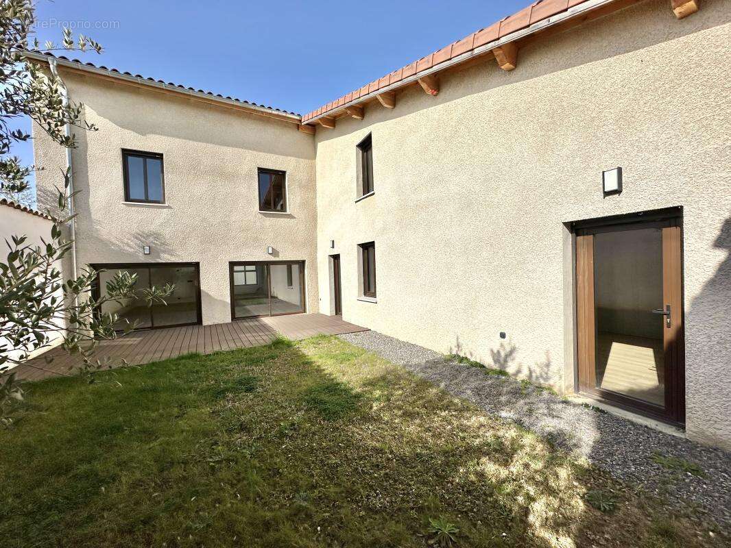 Maison à NEYRON