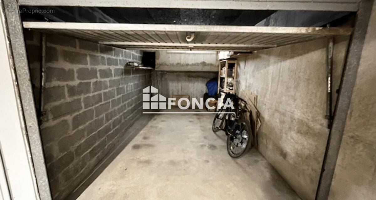 Parking à COURSEULLES-SUR-MER