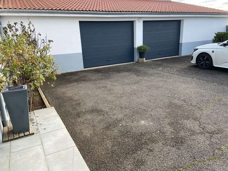 Maison à MARINGUES