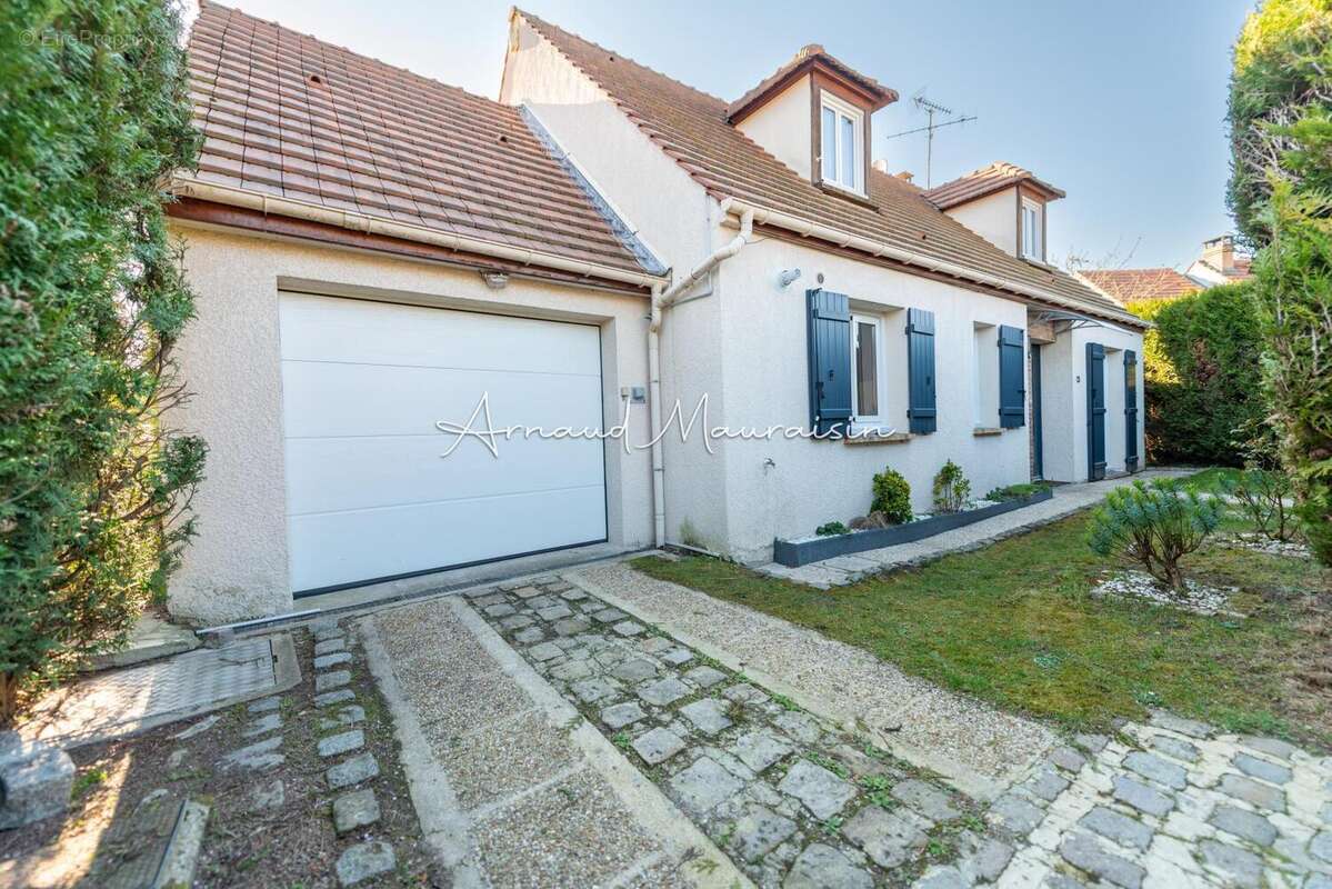 Photo 2 - Maison à LA CHAPELLE-EN-SERVAL