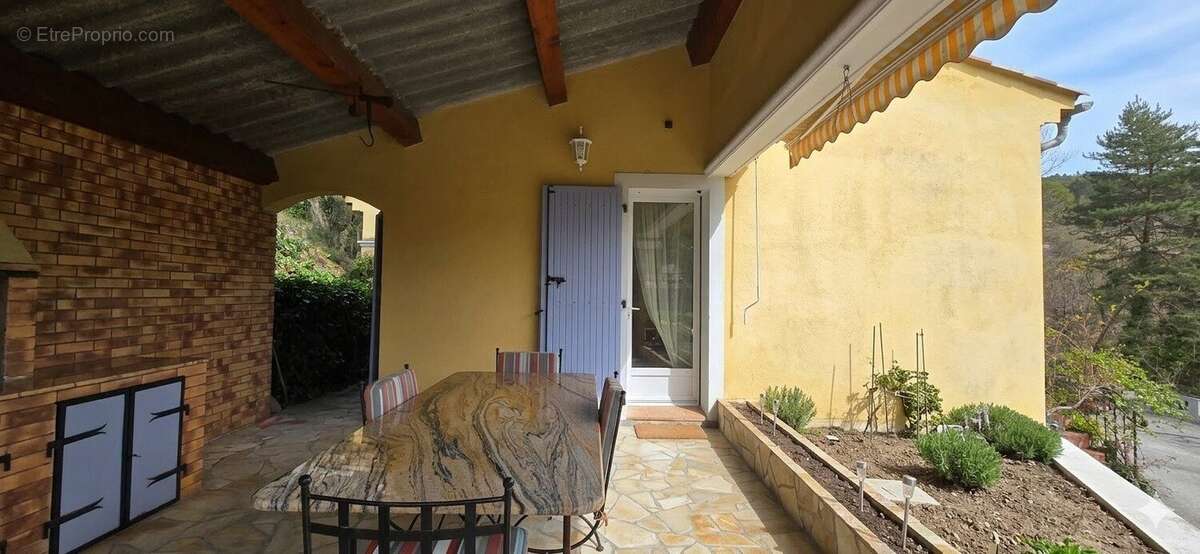 Maison à TOURRETTE-LEVENS