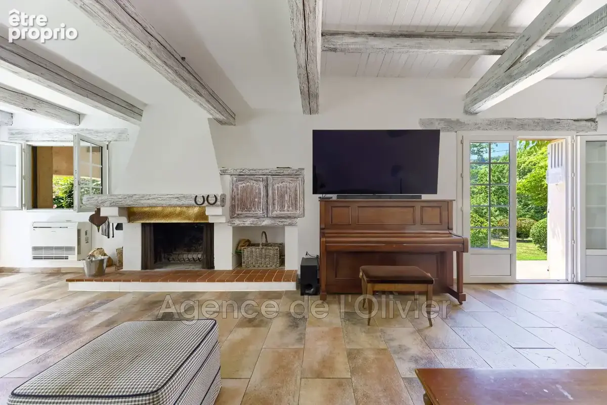 Maison 7 pièces 256 m² à vendre à Tourrettes-Sur-Loup (06140) - photo 2