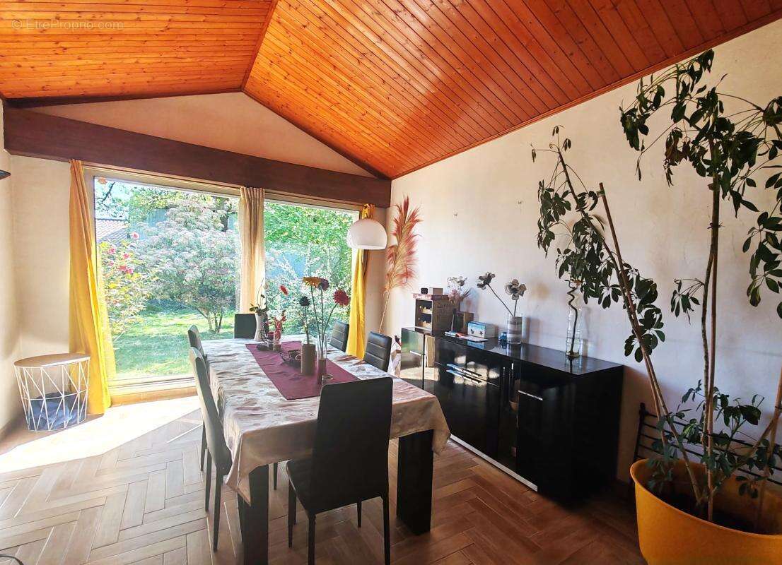 maison d'architecte de 140 m2 avec 4 chambres et terrain de - photo 9