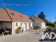 Photo 1 - Maison à CHEVRIERES